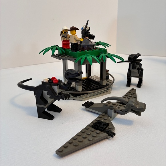LEGO Studios Raptor Rumble Studio Set #1370 Retired - Picture 3 of 12